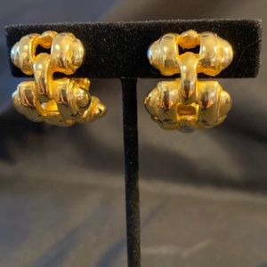Gay Boyer Gold Tone Link Clip Earrings